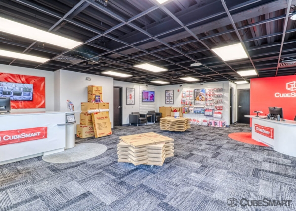 Facility photo: //images.sparefoot.com/medium/219272689065c066de2.jpg