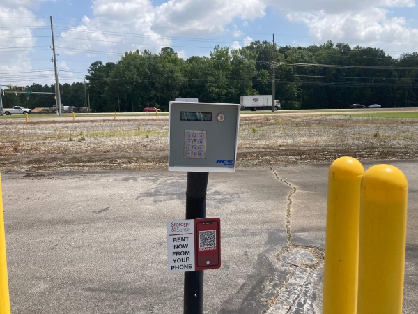 Facility photo: //images.sparefoot.com/medium/219309687ff0b4b9b61.jpg