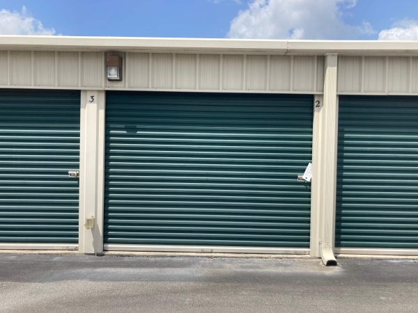Facility photo: //images.sparefoot.com/medium/219309687ff0f72866a.jpg