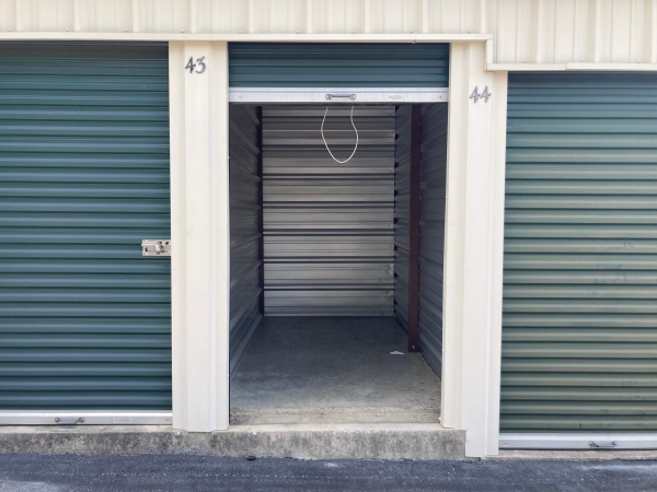 Facility photo: //images.sparefoot.com/medium/219309687ff161d890c.jpg