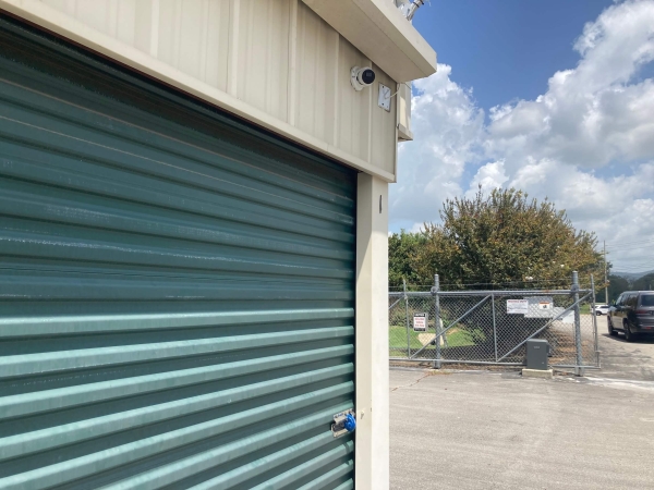 Facility photo: //images.sparefoot.com/medium/2193096896103b216c6.jpg