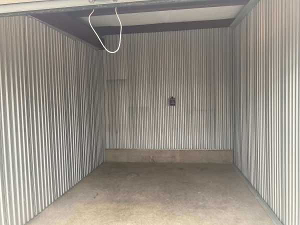 Facility photo: //images.sparefoot.com/medium/21931168960c780961d.jpeg