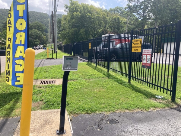 Facility photo: //images.sparefoot.com/medium/21931168960dbe7a315.jpg