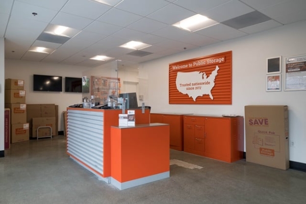 Facility photo: //images.sparefoot.com/medium/2193326890b48b3d23c.jpg