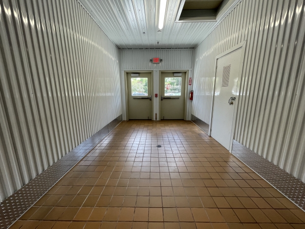 Facility photo: //images.sparefoot.com/medium/21934460b154dcf3c83.jpg