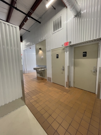 Facility photo: //images.sparefoot.com/medium/21934462e1a7276a725.jpg