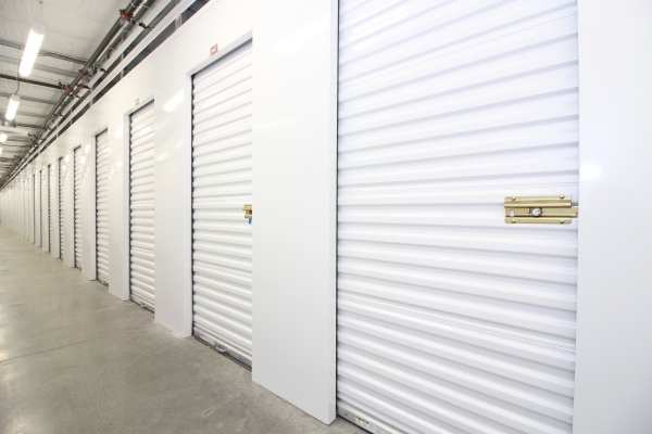 Facility photo: //images.sparefoot.com/medium/21938468911dd5947bb.jpg