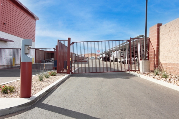 Facility photo: //images.sparefoot.com/medium/21938468911dd83f738.jpg
