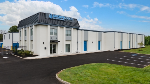 Facility photo: //images.sparefoot.com/medium/21939469331f265cda4.jpg