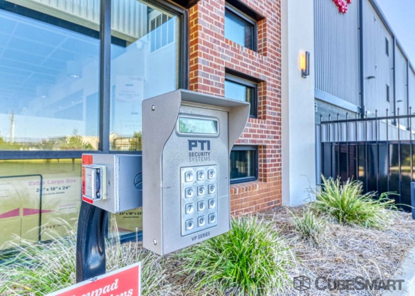 Facility photo: //images.sparefoot.com/medium/219407688321729e593.jpg