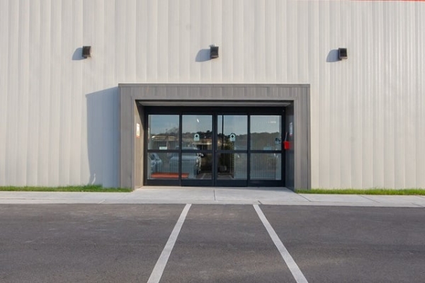 Facility photo: //images.sparefoot.com/medium/2194086877a4bbed48a.jpg