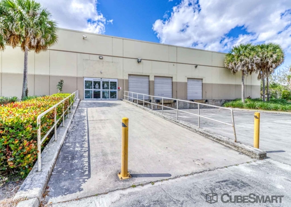 Facility photo: //images.sparefoot.com/medium/21945669f5a698e9061.jpg