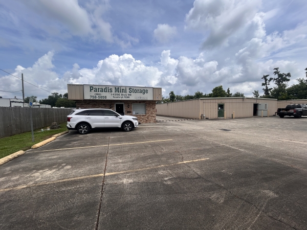 Facility photo: //images.sparefoot.com/medium/2194616a2827f99ff18.jpeg