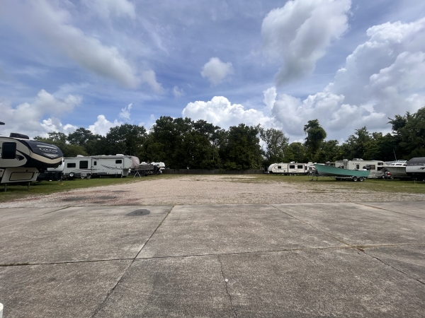 Facility photo: //images.sparefoot.com/medium/2194616a28280016c05.jpeg
