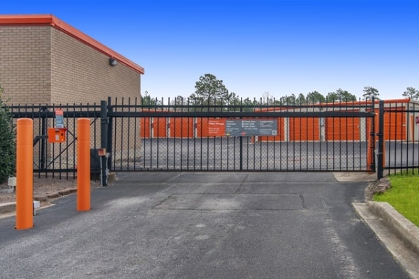 Facility photo: //images.sparefoot.com/medium/219466687a47aa72f45.jpg