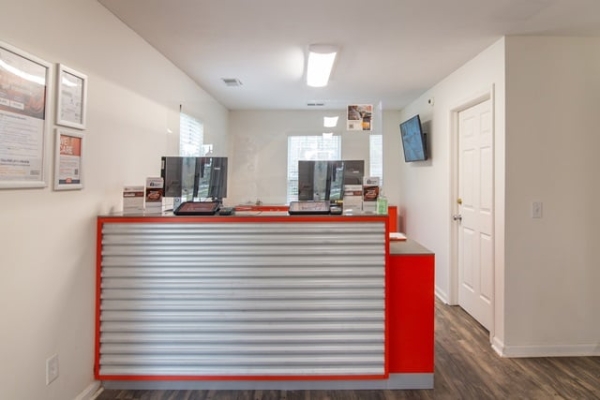 Facility photo: //images.sparefoot.com/medium/2194666957d2276bcdc.jpg