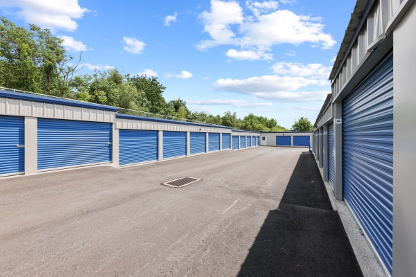 Facility photo: //images.sparefoot.com/medium/2194746888c033c1d13.jpg