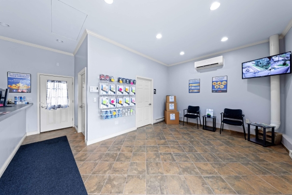 Facility photo: //images.sparefoot.com/medium/2194746888c33344abc.jpg