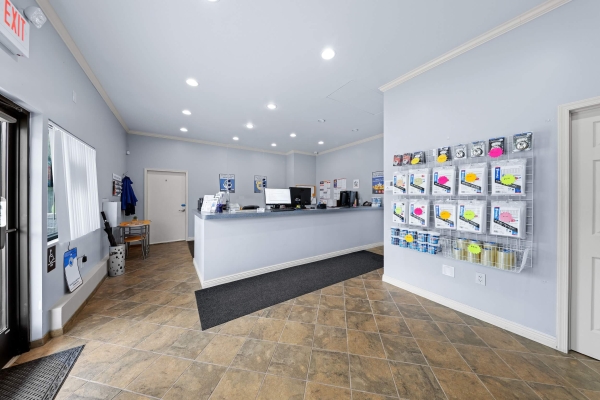 Facility photo: //images.sparefoot.com/medium/2194746888c33c0d7a9.jpg
