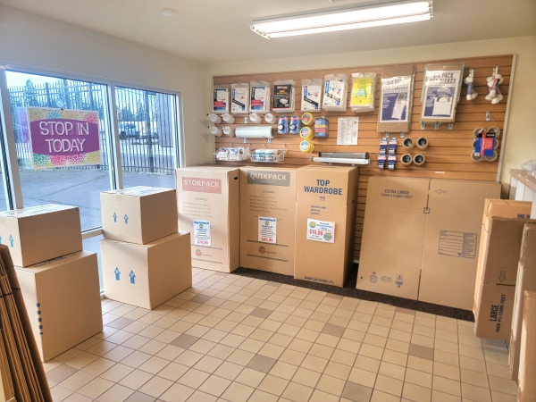Facility photo: //images.sparefoot.com/medium/21949968c21291ca965.jpg