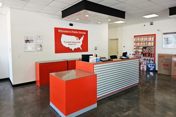 Facility photo: //images.sparefoot.com/medium/2195066884d48b27c9b.jpg