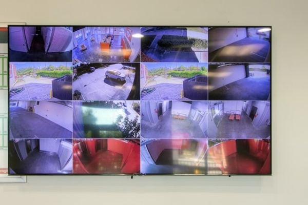 Facility photo: //images.sparefoot.com/medium/21950669eb6d51924d4.jpg