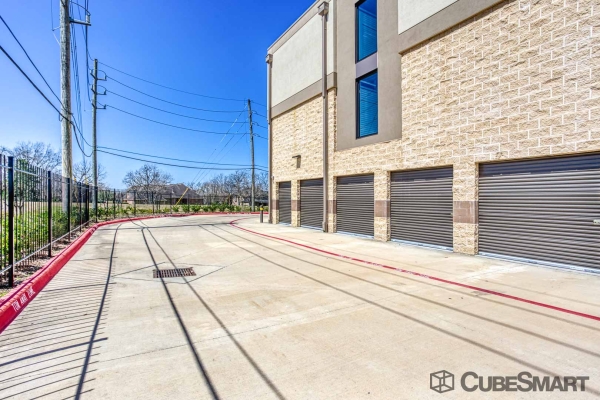 Storage Units at CubeSmart Self Storage - TX Missouri City Sienna Parkway - 4121 Sienna Parkway