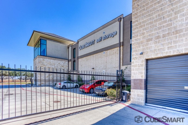 Storage Units at CubeSmart Self Storage - TX Missouri City Sienna Parkway - 4121 Sienna Parkway