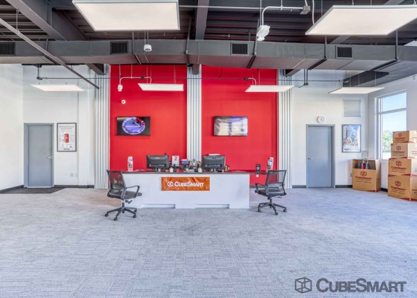 Facility photo: //images.sparefoot.com/medium/21951369e08cd7167d4.jpg