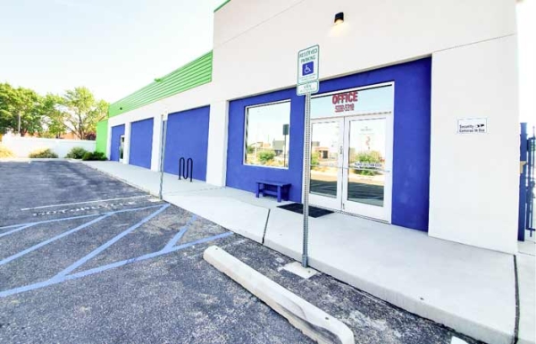 Facility photo: //images.sparefoot.com/medium/21954963a1e96a18f9e.jpg