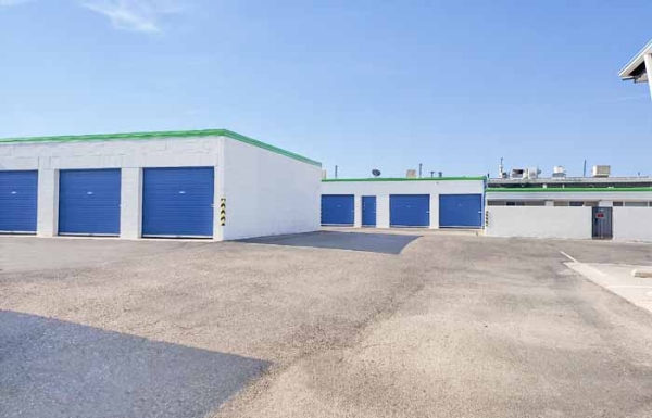 Facility photo: //images.sparefoot.com/medium/21954963a1e96b1d4fd.jpg