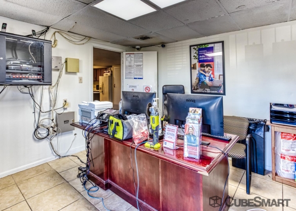 Storage Units at CubeSmart Self Storage - TX Houston Mangum Rd - 3735 Mangum Road