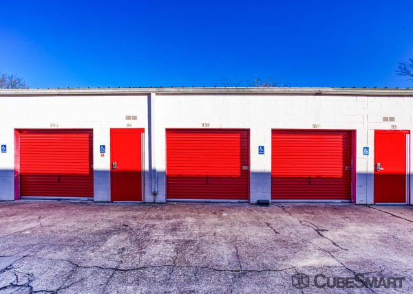 Storage Units at CubeSmart Self Storage - TX Houston Mangum Rd - 3735 Mangum Road