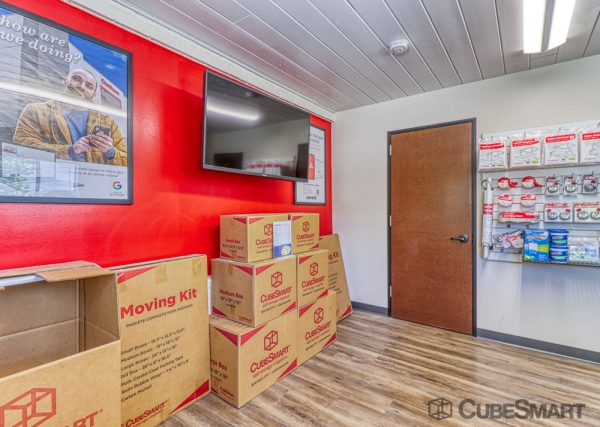 Facility photo: //images.sparefoot.com/medium/219662688c5e97d1660.jpg