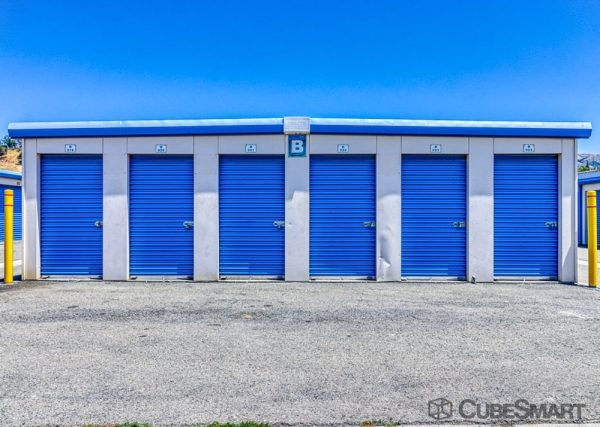 Facility photo: //images.sparefoot.com/medium/2196626943ad4990fd8.jpg