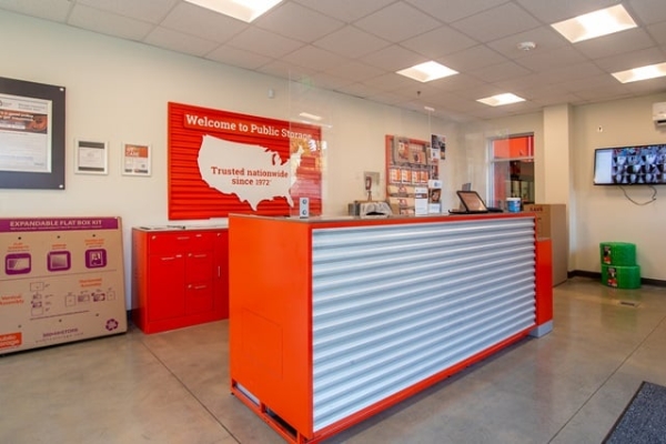 Facility photo: //images.sparefoot.com/medium/2196636877a78dd0036.jpg