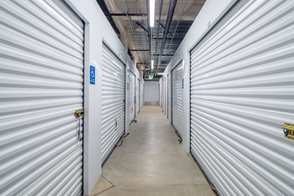 Facility photo: //images.sparefoot.com/medium/2196636984a75d8e1b0.jpg