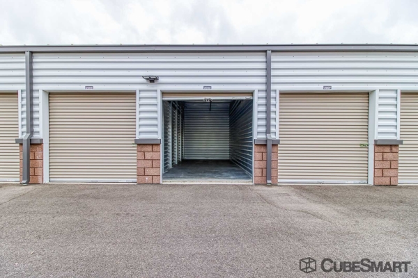 Facility photo: //images.sparefoot.com/medium/2197146894489d33d2f.jpg
