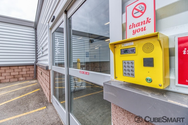 Facility photo: //images.sparefoot.com/medium/21971468e75680b8591.jpg
