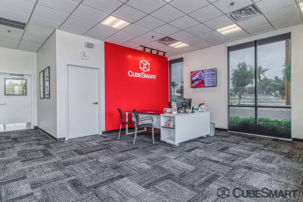 Facility photo: //images.sparefoot.com/medium/219714695f5c6179ec9.jpg