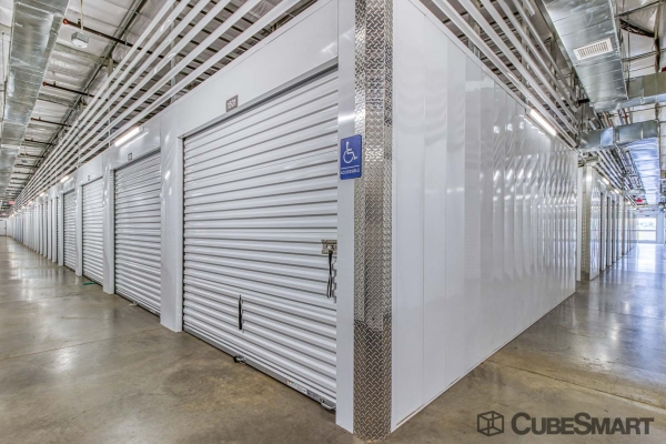 Facility photo: //images.sparefoot.com/medium/21971469fc30e81dd17.jpg