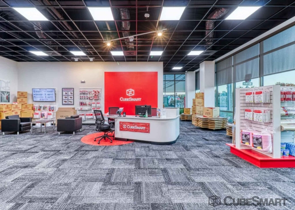 Facility photo: //images.sparefoot.com/medium/2197436a19630f0f7d5.jpg