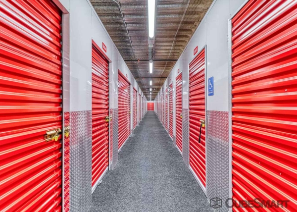 Facility photo: //images.sparefoot.com/medium/2197436a196310a9987.jpg