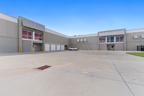 Facility photo: //images.sparefoot.com/medium/219749618da09646e2d.jpg