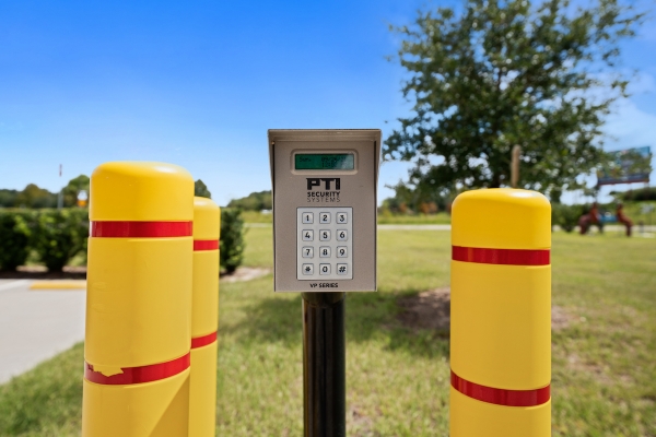 Facility photo: //images.sparefoot.com/medium/219749618da09856c13.jpg