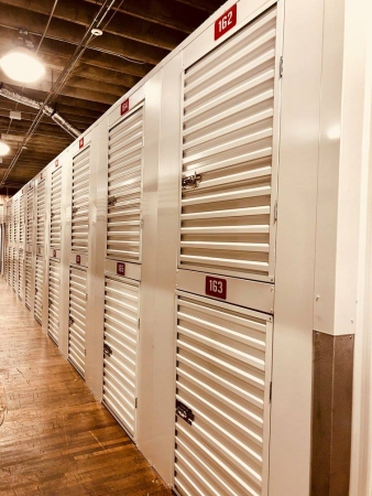 Facility photo: //images.sparefoot.com/medium/21975863ebe0c446ff6.jpg