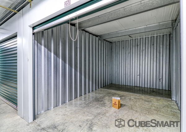 Facility photo: //images.sparefoot.com/medium/219759691ecb263b7b0.jpg