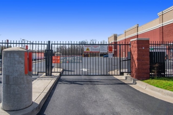 Storage Units at Public Storage - Burtonsville - 4001 Sandy Spring Rd - 4001 Sandy Spring Rd