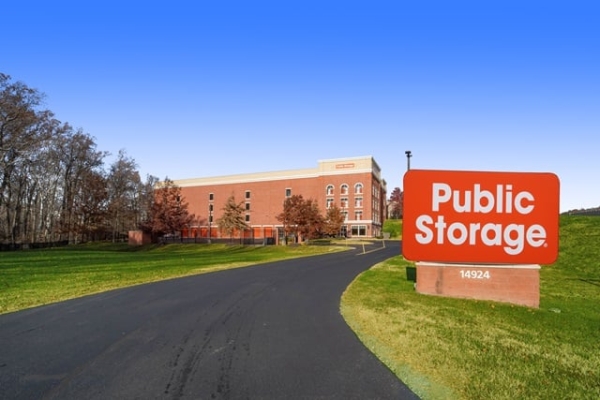 Facility photo: //images.sparefoot.com/medium/219784689b3d671b59b.jpg