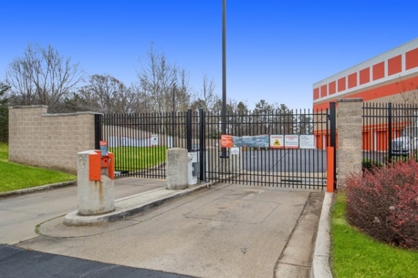 Facility photo: //images.sparefoot.com/medium/2197856877a4bac452b.jpg